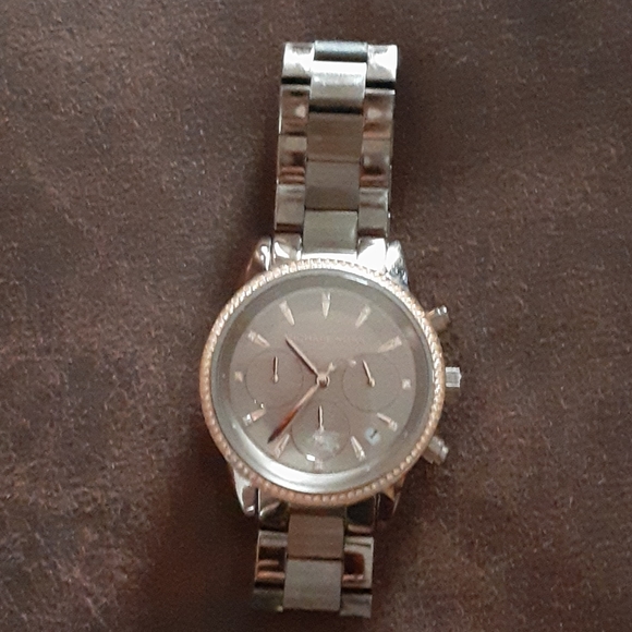Micheal Kors womens watch - Picture 1 of 3